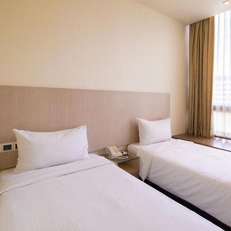 Aqueen Hotel Lavender Сингапур Екстериор снимка