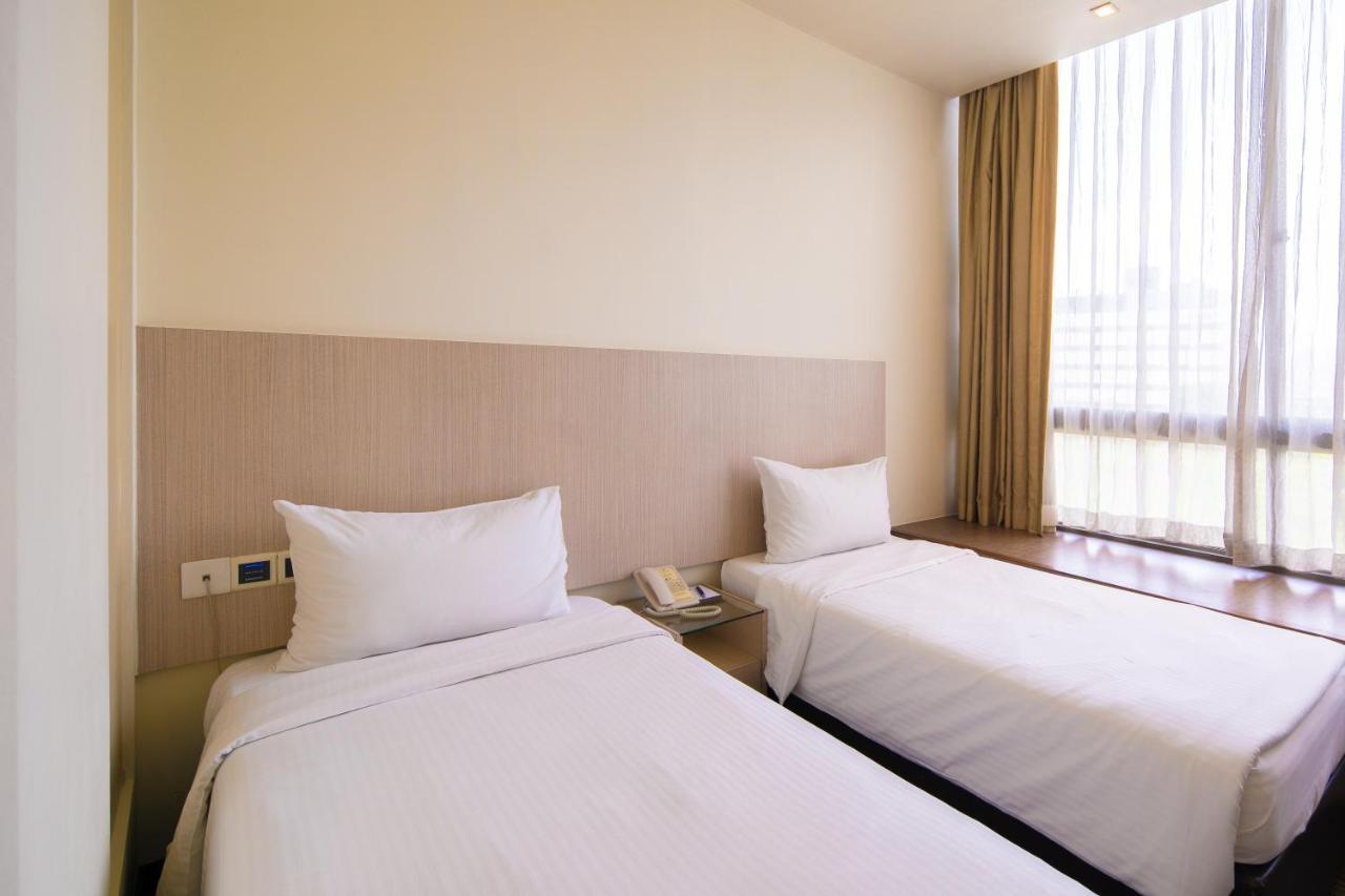 Aqueen Hotel Lavender Сингапур Екстериор снимка