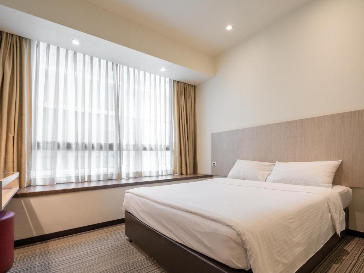 Aqueen Hotel Lavender Сингапур Екстериор снимка
