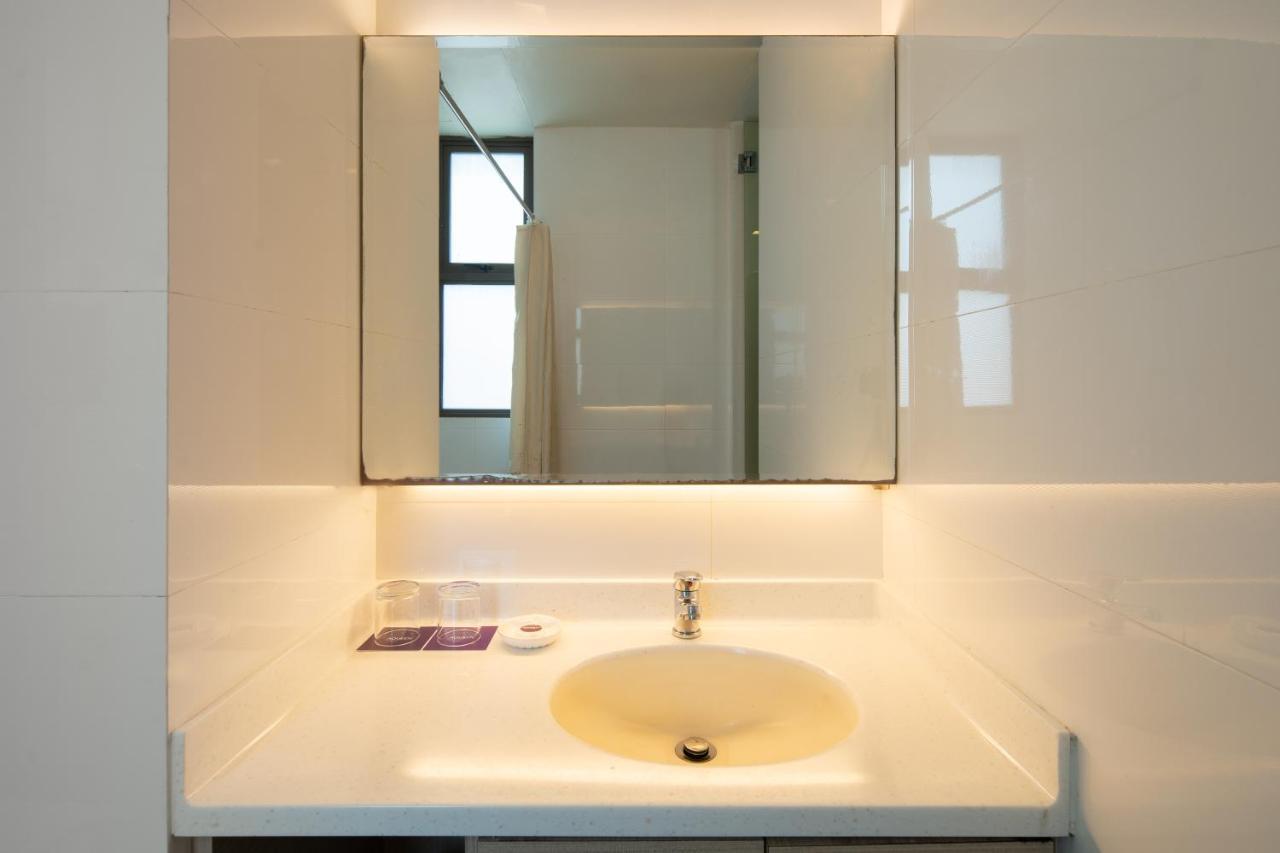 Aqueen Hotel Lavender Сингапур Екстериор снимка