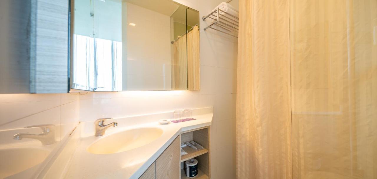 Aqueen Hotel Lavender Сингапур Екстериор снимка