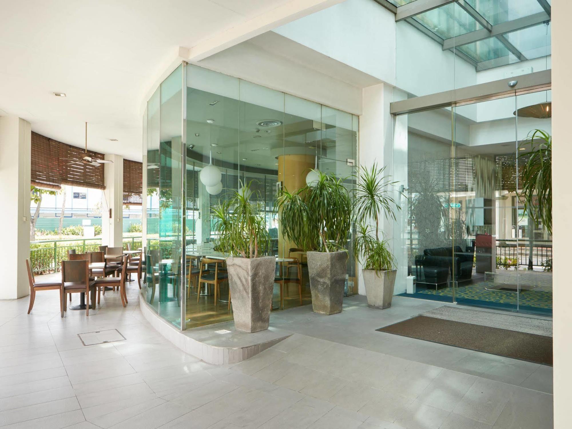 Aqueen Hotel Lavender Сингапур Екстериор снимка