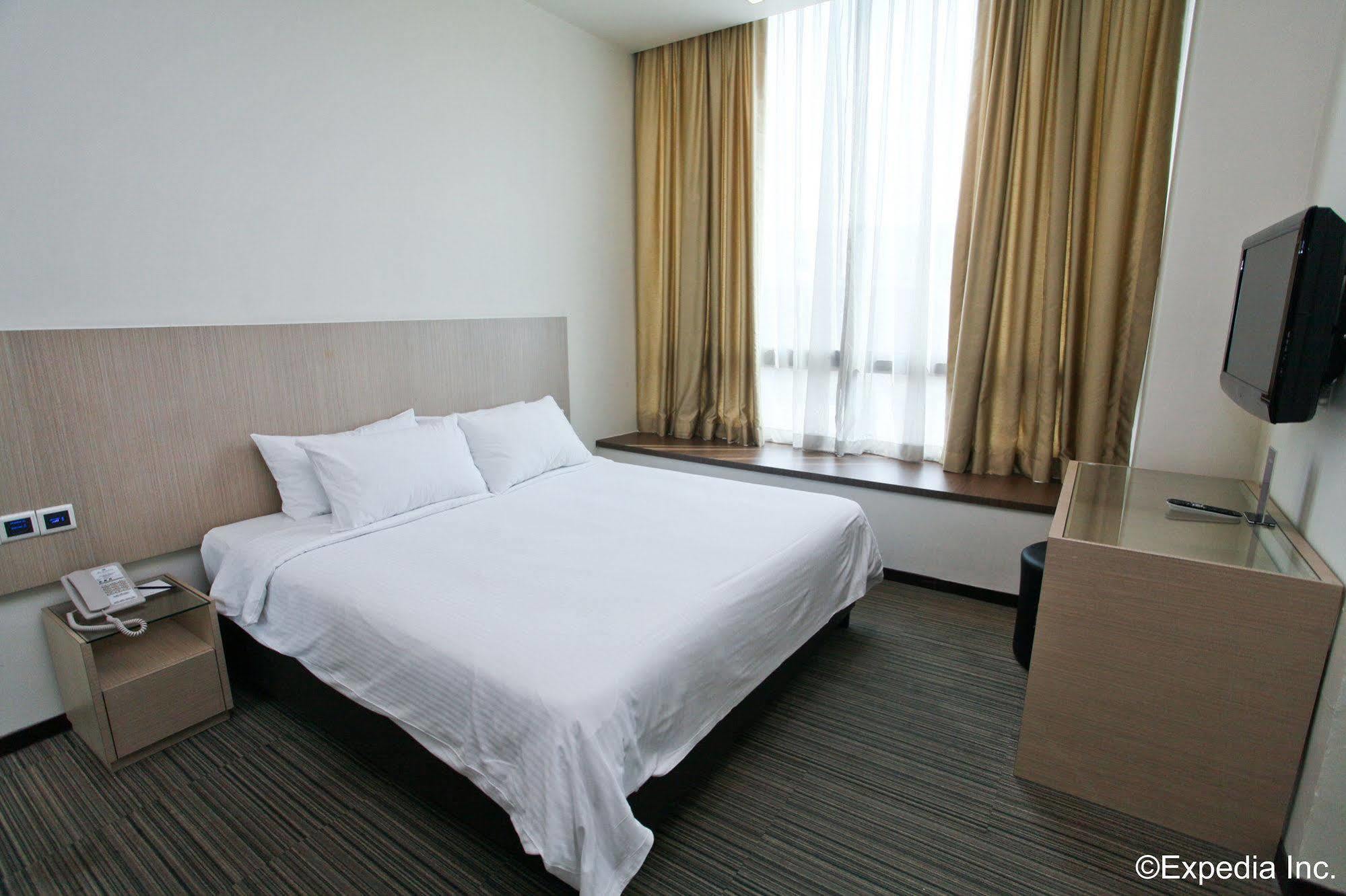 Aqueen Hotel Lavender Сингапур Екстериор снимка