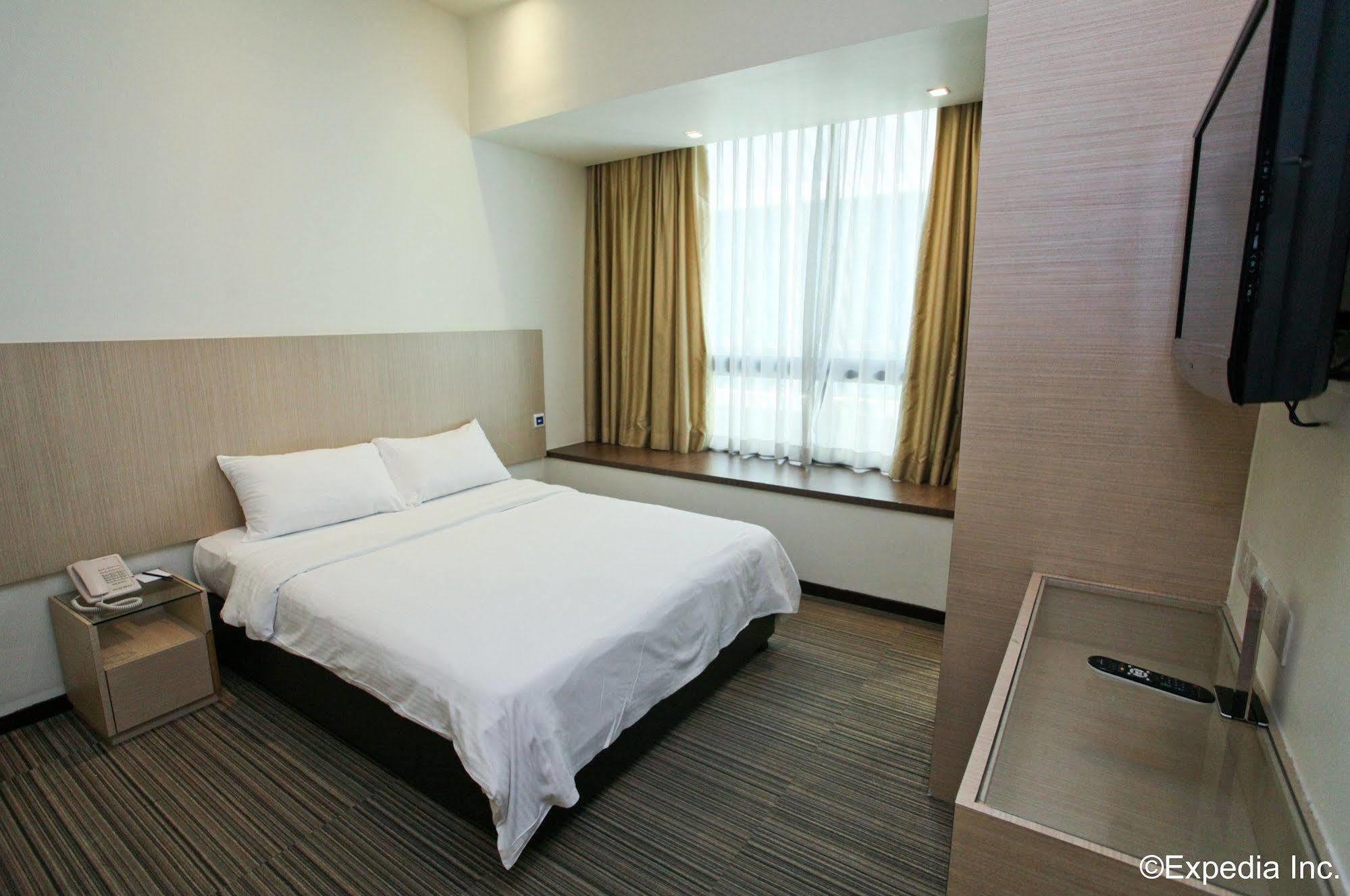 Aqueen Hotel Lavender Сингапур Екстериор снимка